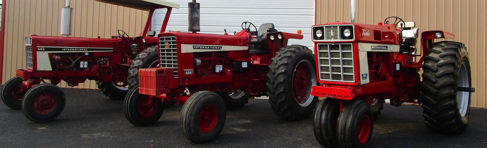 International Farmall 826 Farm Equipment